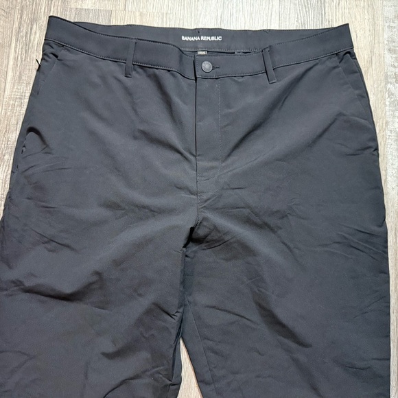 Banana Republic Slim-Fit Tech Pants - True
Black (40x30) casual pants - Picture 4 of 5